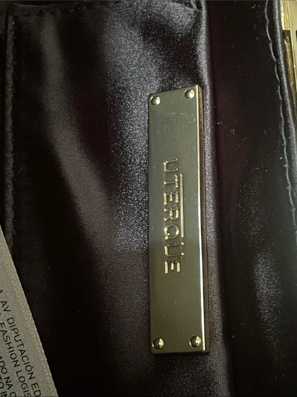 Uterque polished black